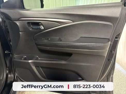Used 2017 Honda Ridgeline RTL-T image 16