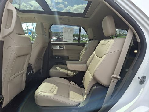 Used 2021 Ford Explorer Platinum w/ Equipment Group 601A AWD/4WD image 11