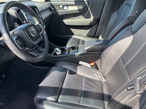 Used 2023 Volvo XC40 B5 Plus w/ Protection Package Premier image 8