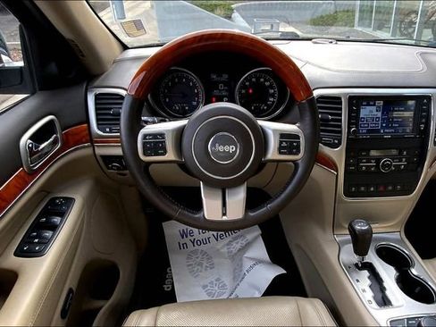 Used 2011 Jeep Grand Cherokee Overland AWD/4WD image 5