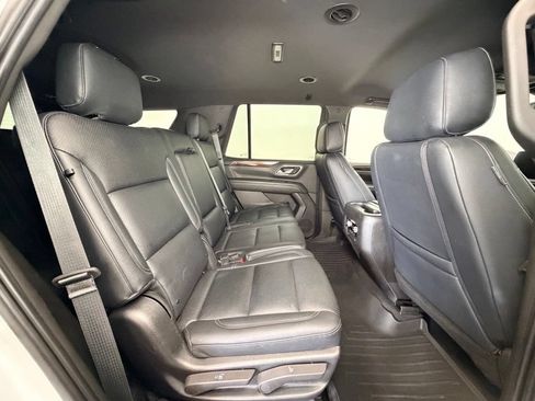 Used 2023 GMC Yukon SLE AWD/4WD image 10