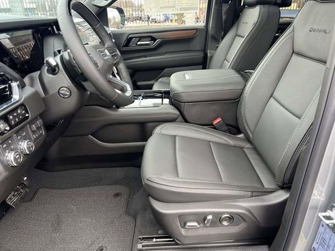 New 2026 GMC Yukon XL Denali w/ Denali Reserve Package image 21
