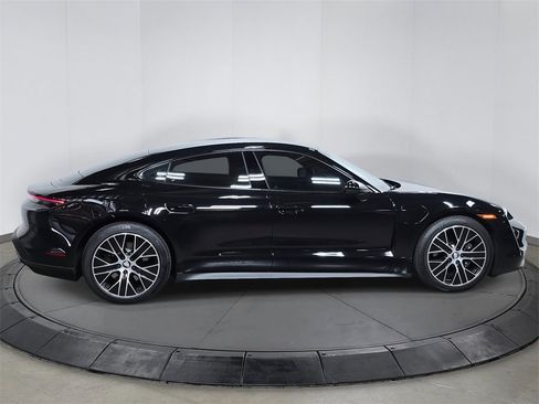 Used 2023 Porsche Taycan image 8