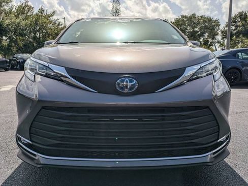 Used 2022 Toyota Sienna XLE FWD image 8