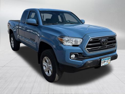 Used 2019 Toyota Tacoma SR5 w/ Four Season Floor Mat Package image 2