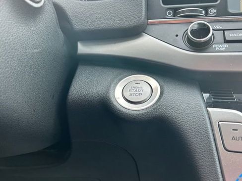 Used 2017 Hyundai Elantra Limited w/ Limited Tech Package 04 image 38