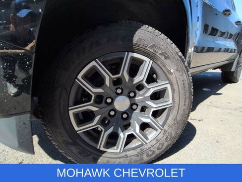 Used 2024 Chevrolet Colorado LT w/ LT Convenience Package III AWD/4WD image 8