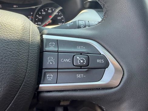Used 2025 Jeep Compass Limited AWD/4WD image 16