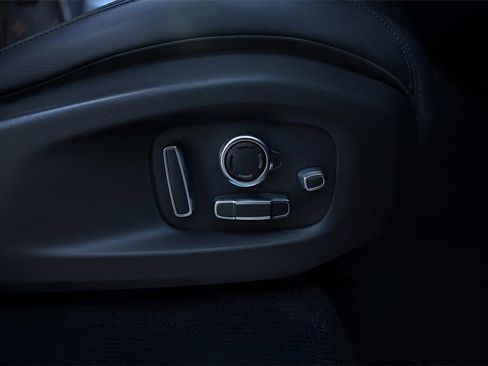 Used 2019 Land Rover Range Rover Sport SVR image 34