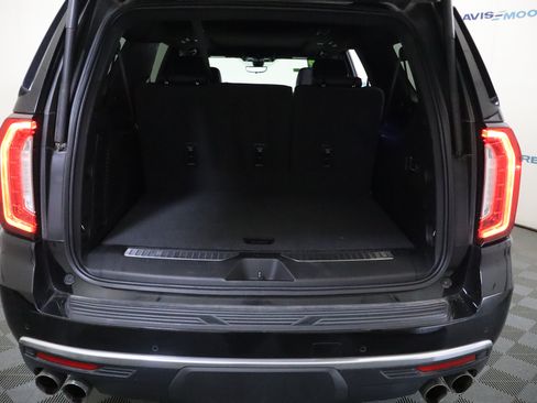 Used 2022 GMC Yukon XL Denali w/ Denali Premium Package AWD/4WD image 9