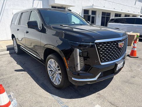 Used 2026 Cadillac Escalade ESV Luxury RWD image 6