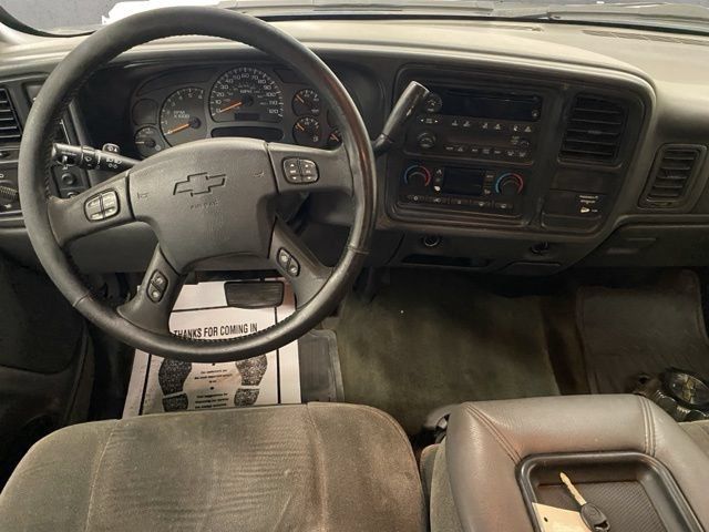 Used 2004 Chevrolet Silverado 2500 LS AWD/4WD image 2