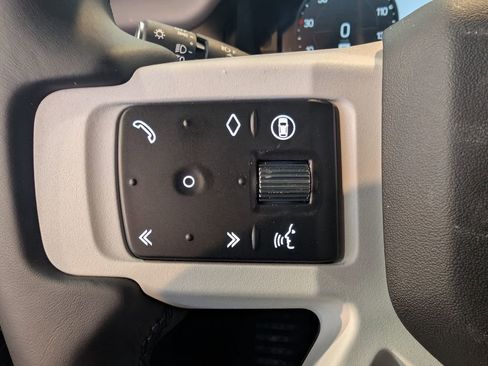 New 2026 Land Rover Defender 110 X-Dynamic SE image 17