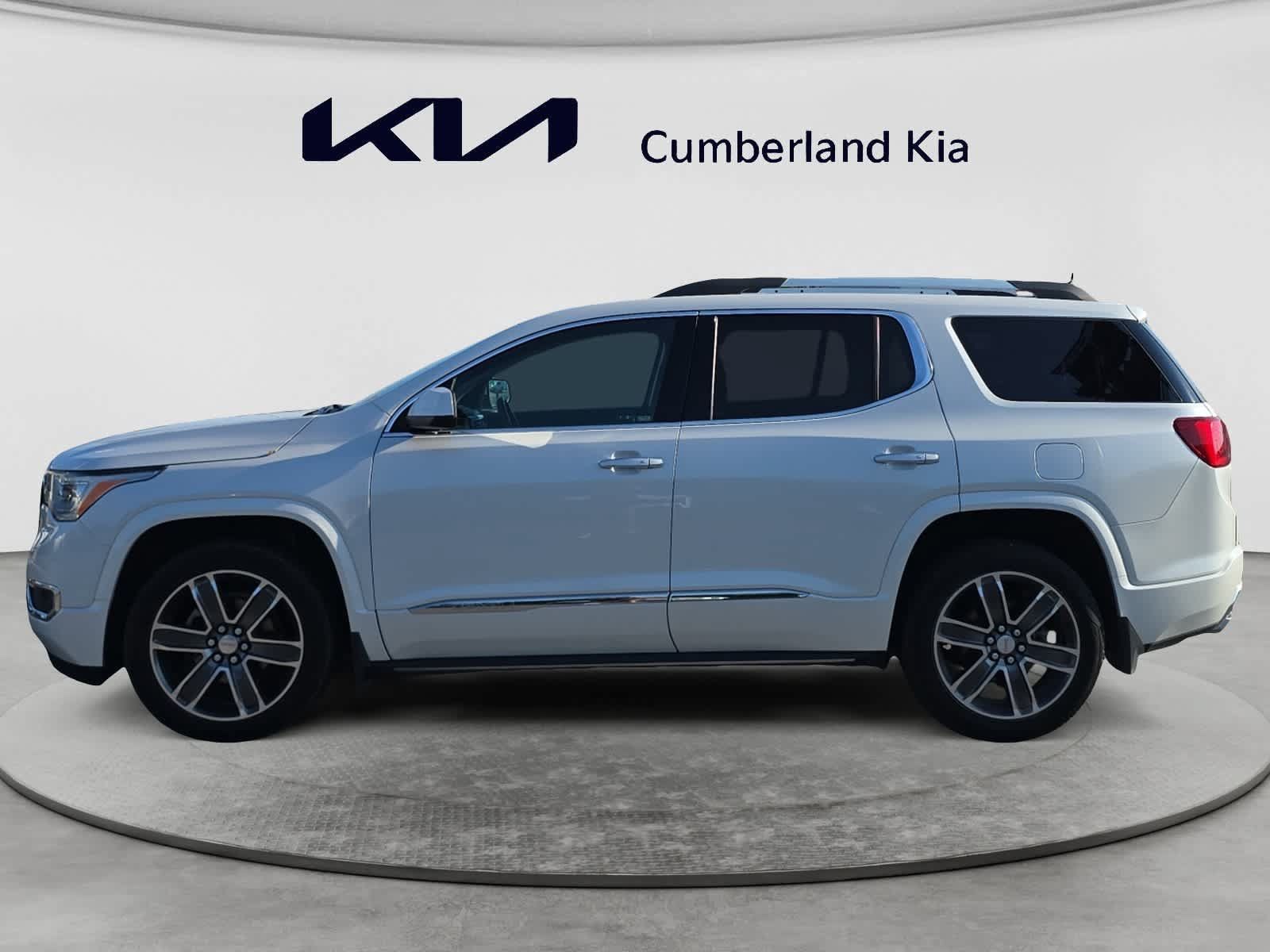 Used 2018 GMC Acadia Denali w/ Technology Package AWD/4WD image 2