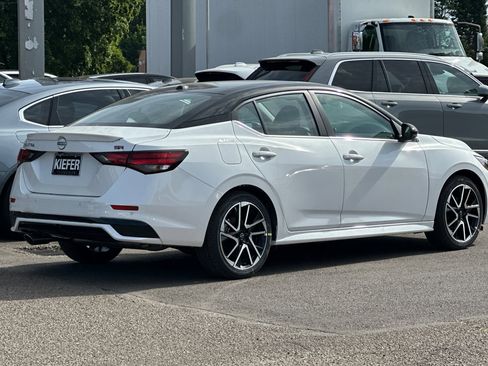 Used 2025 Nissan Sentra SR w/ SR Premium Package image 4