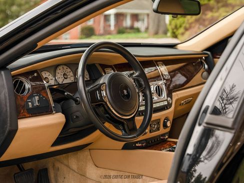 Used 2014 Rolls-Royce Ghost image 31