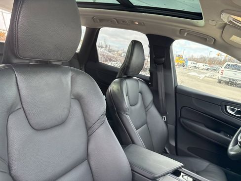 Used 2025 Volvo XC60 B5 Plus image 34