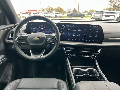 Certified 2025 Chevrolet Traverse LT image 35