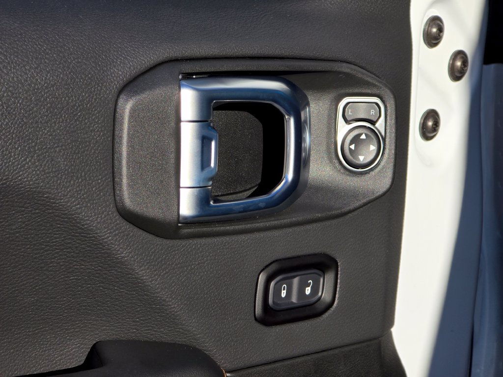 New 2026 Jeep Wrangler Unlimited Sahara AWD/4WD image 35