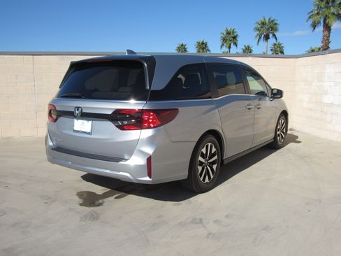 Used 2025 Honda Odyssey EX-L image 5