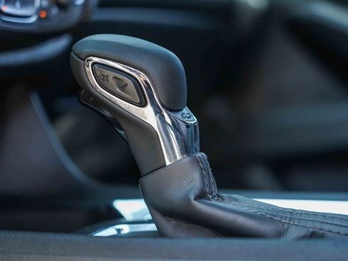 Used 2023 Chevrolet Traverse Premier image 24