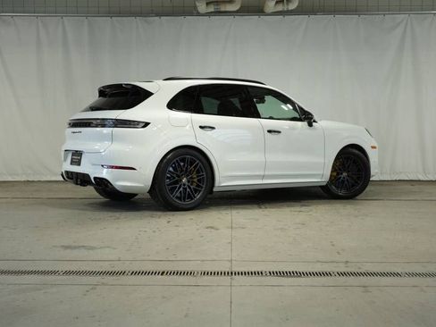 New 2026 Porsche Cayenne GTS image 7