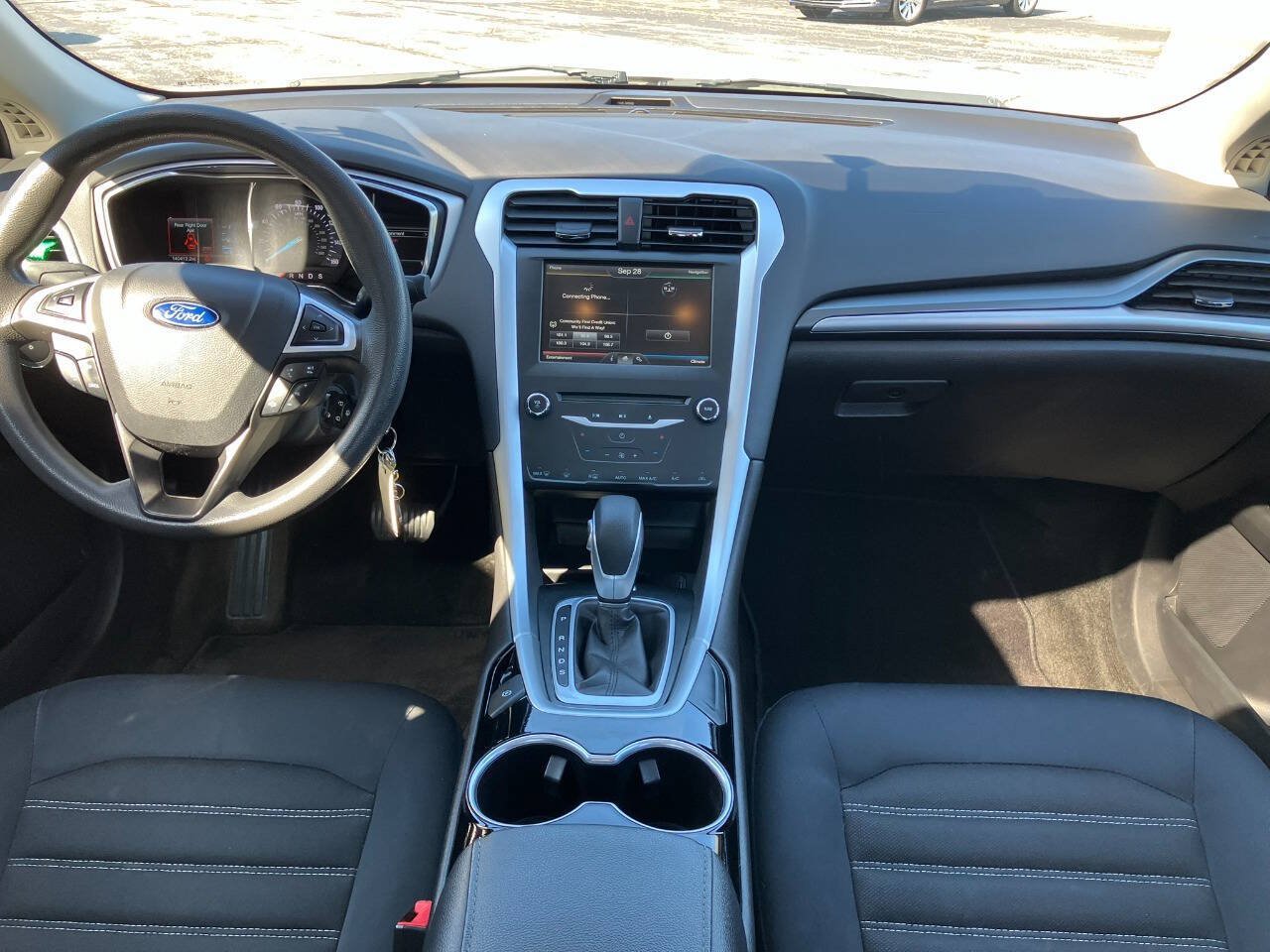 Used 2015 Ford Fusion SE FWD image 17