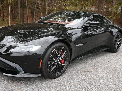 Used 2021 Aston Martin V8 Vantage Coupe image 13