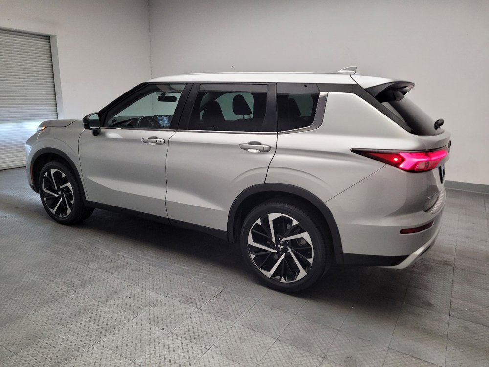 Used 2022 Mitsubishi Outlander SE FWD image 3
