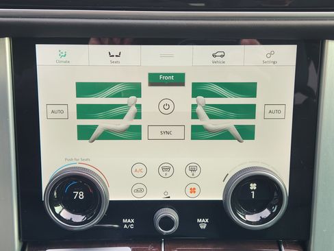 Used 2020 Land Rover Range Rover HSE image 17