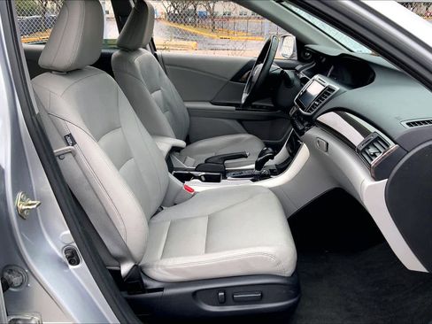 Used 2017 Honda Accord EX-L image 9