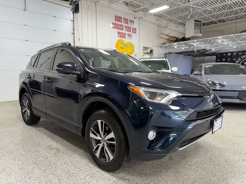 Used 2018 Toyota RAV4 XLE AWD/4WD image 1