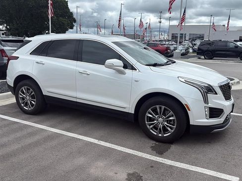 Used 2021 Cadillac XT5 Premium Luxury AWD/4WD image 2