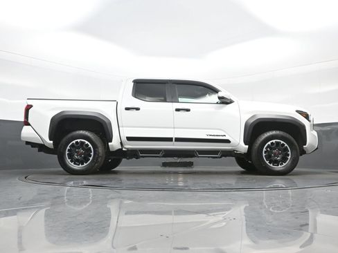 Used 2024 Toyota Tacoma TRD Off-Road w/ TRD Off Road Upgrade Package AWD/4WD image 34