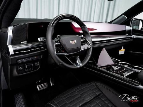 Used 2025 Cadillac Escalade ESV V AWD/4WD image 23