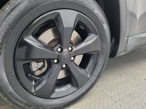 Used 2019 Jeep Cherokee Altitude image 31