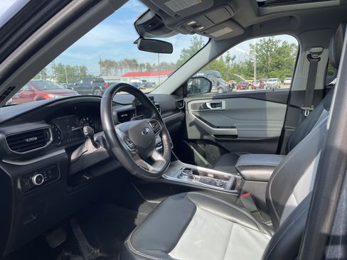 Used 2023 Ford Explorer XLT w/ XLT Sport Appearance Package AWD/4WD image 10