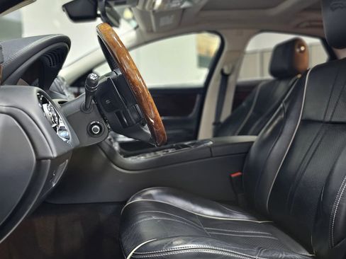 Used 2018 Jaguar XJ R-Sport image 12