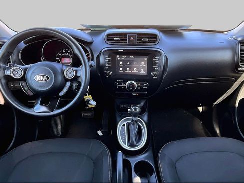 Used 2018 Kia Soul + FWD image 14