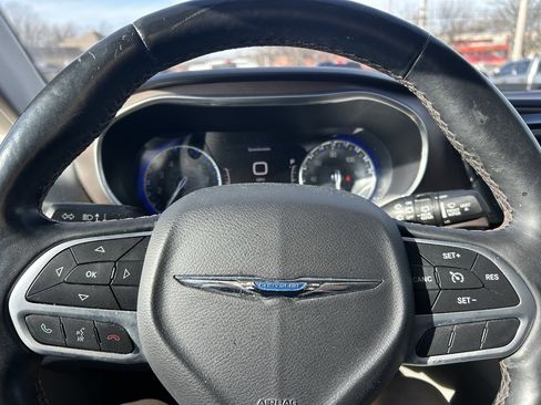 Used 2017 Chrysler Pacifica Touring-L Plus w/ Tire & Wheel Group image 18