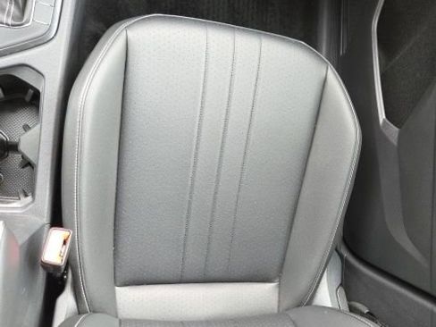 Used 2024 Volkswagen Tiguan SE w/ Panoramic Sunroof Package AWD/4WD image 20