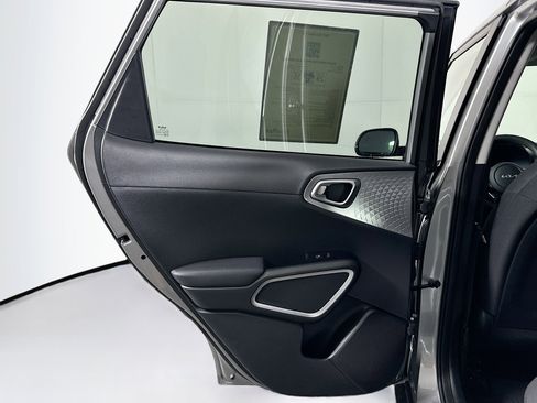 Used 2025 Kia Soul LX w/ LX Technology Package FWD image 25