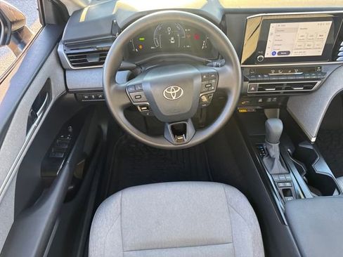 Used 2025 Toyota Camry LE image 16