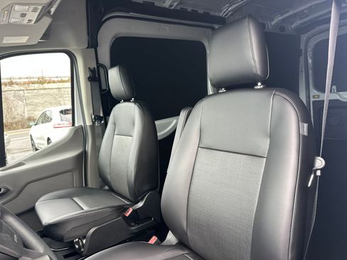 New 2026 Ford Transit 250 148 Medium Roof w/ Load Area Protection Package RWD image 11