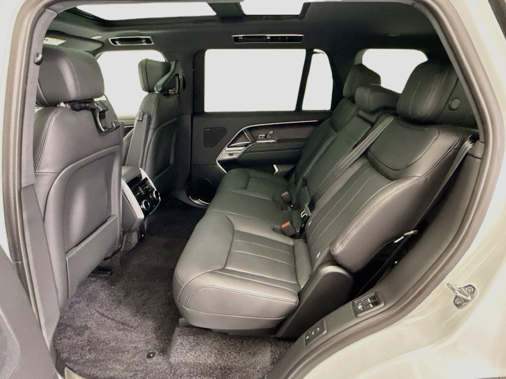 New 2026 Land Rover Range Rover Long Wheelbase SE AWD/4WD image 20