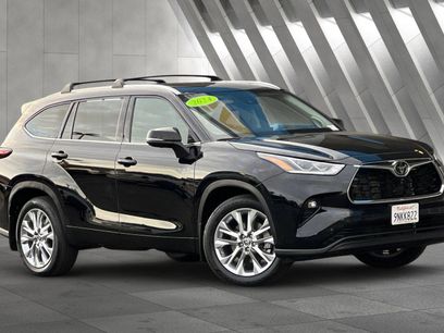 Used 2024 Toyota Highlander LE