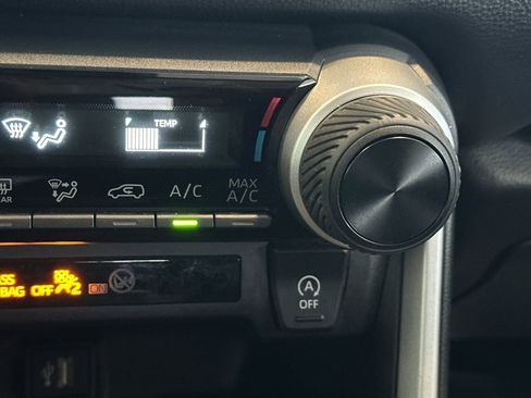 Used 2025 Toyota RAV4 LE image 31