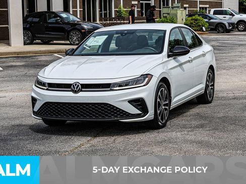 Used 2025 Volkswagen Jetta Sport FWD image 3