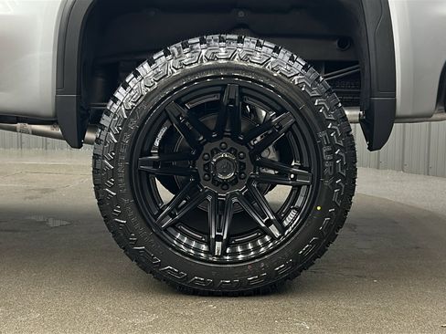 Used 2024 GMC Sierra 1500 AT4 w/ Technology Package image 11