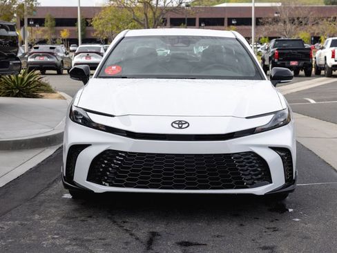 New 2026 Toyota Camry Hybrid FWD image 2